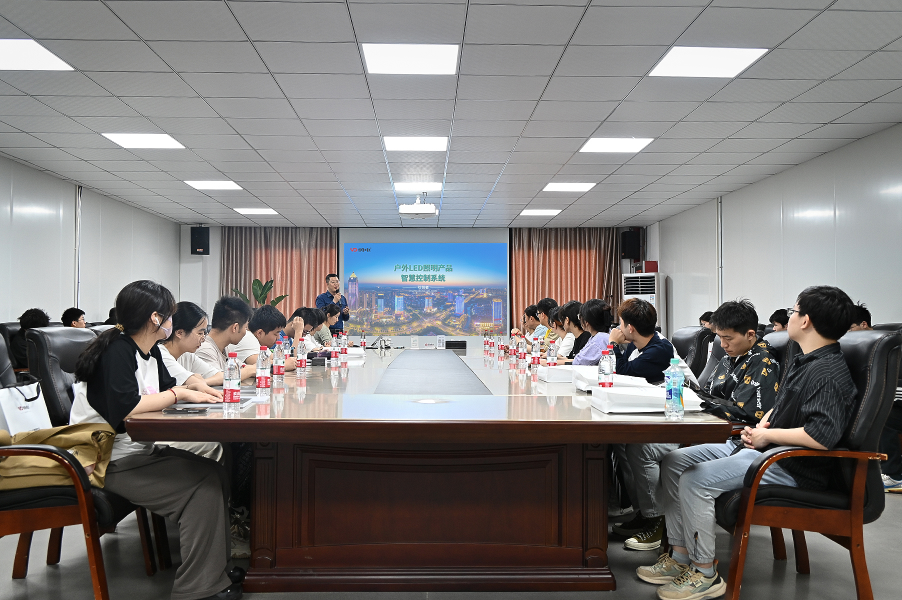 浙江理工大學學子走進勇電，探索智慧光影科技